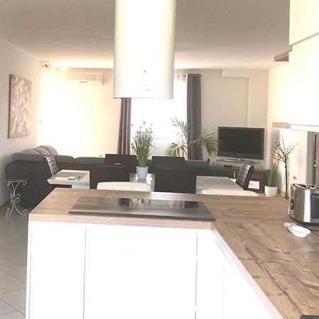 Lovely 3 Bedroom Apartment In Quiet Area W/ Pool Pula Luaran gambar
