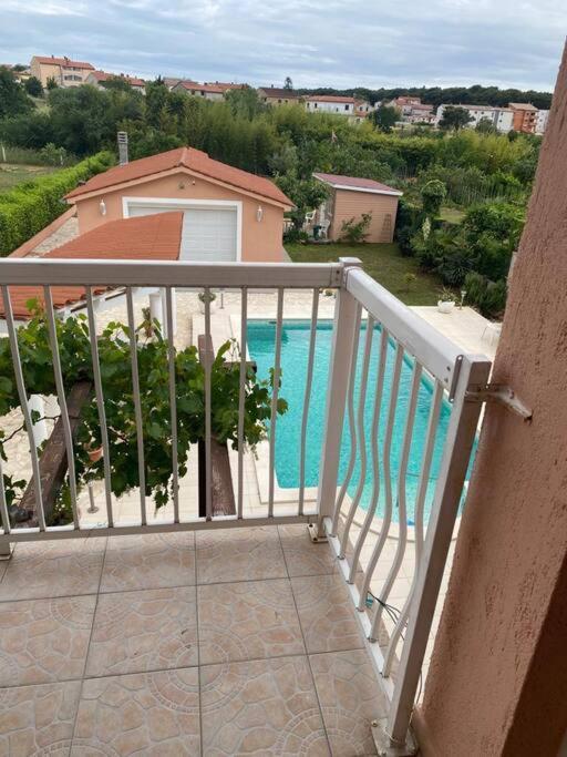 Lovely 3 Bedroom Apartment In Quiet Area W/ Pool Pula Luaran gambar
