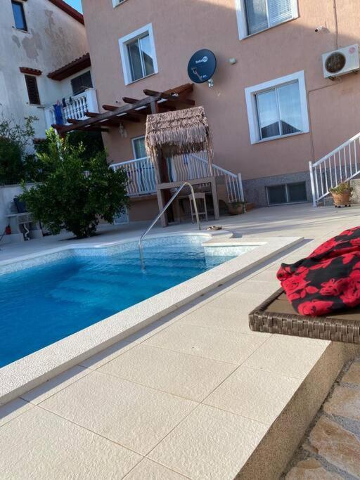 Lovely 3 Bedroom Apartment In Quiet Area W/ Pool Pula Luaran gambar